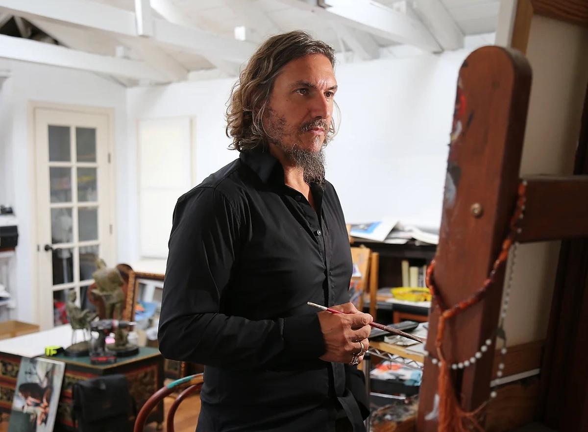 Fabián Pérez in his studio